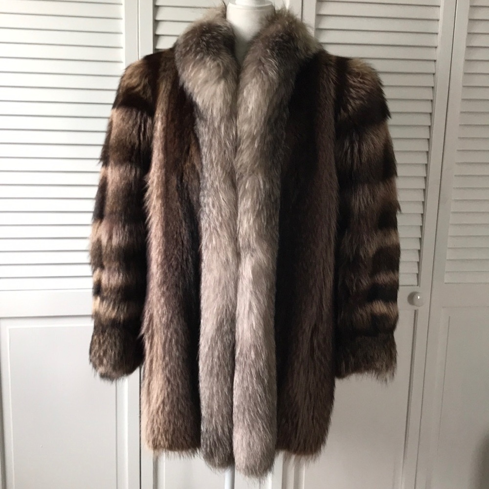 FOUR SEASONS FUR CO. Vintage Genuine Raccoon & Fox Fur Coat